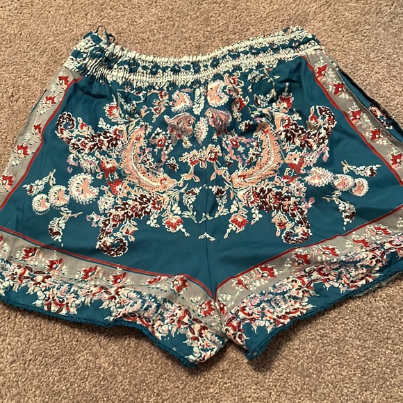 Colorful print shorts - Picture 2 of 3